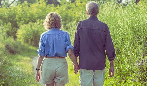 couple maintaining an healthy active state through mckenzie method